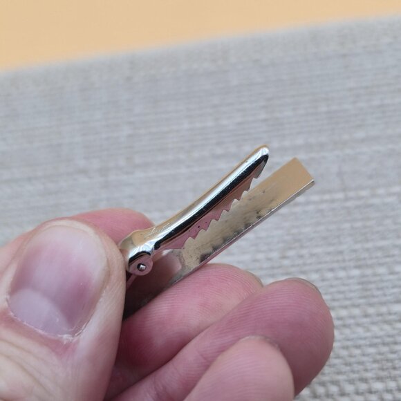 Textured Pattern Bright Tie Clip A5989 - Picture 4 of 6